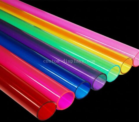 Tube acrylique coloré coupé sur mesure